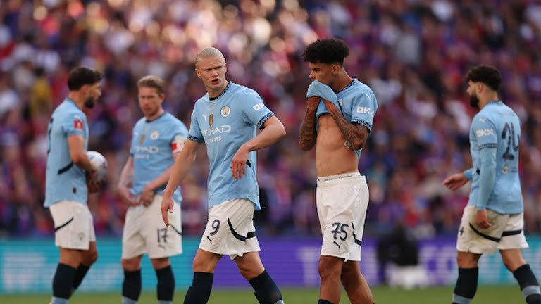 Sân Wembley chứng kiến cú sảy chân của Haaland và Man City tại chung kết FA Cup 2025