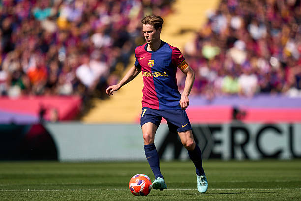Frenkie de Jong: Từ rìa vực đến trụ cột không thể thiếu của Barcelona