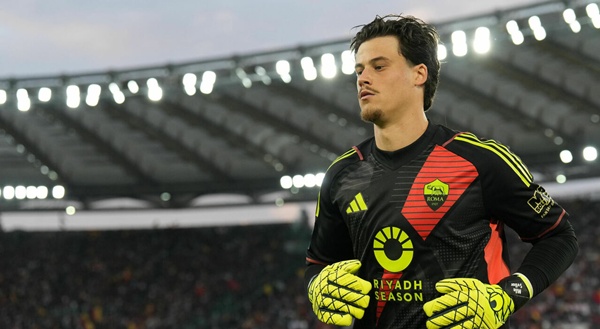 AS Roma chính thức giữ chân thủ môn Mile Svilar với mức lương kỷ lục